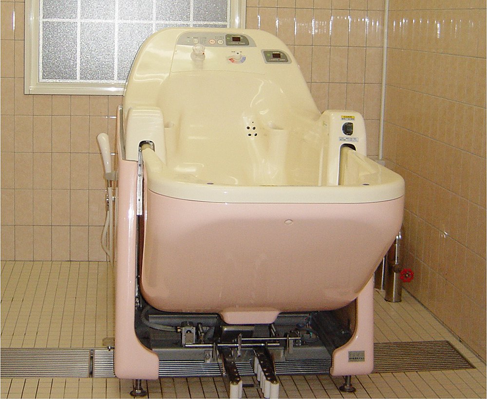 車いすの方も安心してご入浴いただけます。